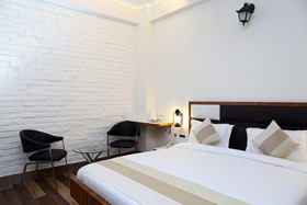 FabHotel Club Royale Airport