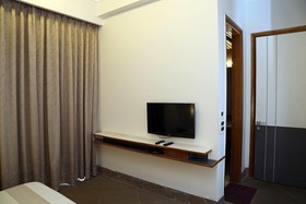 FabHotel Club Royale Airport
