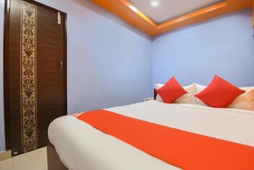 Green Palace Guest House by OYO Rooms