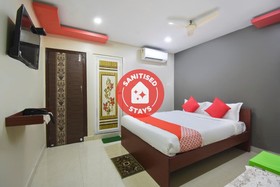 Green Palace Guest House by OYO Rooms