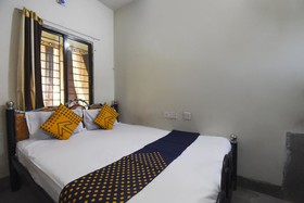 H B Guest House by OYO Rooms