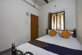 H B Guest House by OYO Rooms