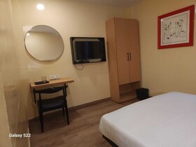 Hotel Consulate