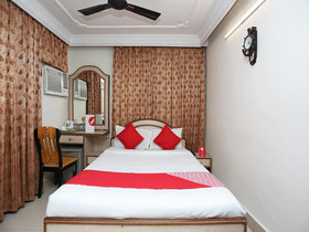 Hotel Heera Holiday Inn