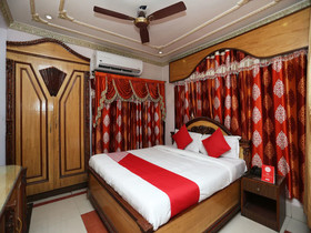 Hotel Heera Holiday Inn