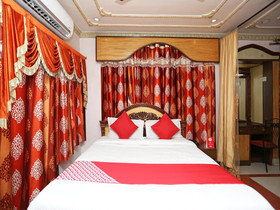 Hotel Heera Holiday Inn