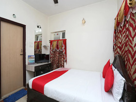 Hotel Heera Holiday Inn