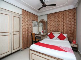 Hotel Heera Holiday Inn