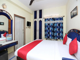 Hotel Heera Holiday Inn