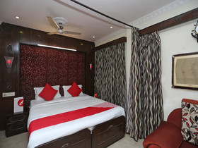 Hotel Heera Holiday Inn