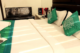 OYO 1483 Hotel Hiland Inn