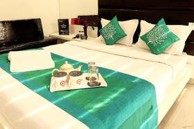 OYO 1483 Hotel Hiland Inn