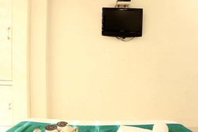 OYO 1483 Hotel Hiland Inn