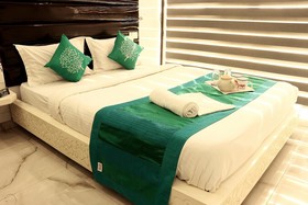 OYO 1483 Hotel Hiland Inn