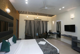 Hotel Rushabh Home