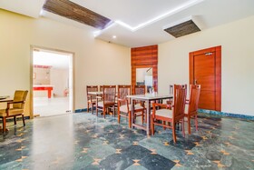 Kings Crown by FabHotels