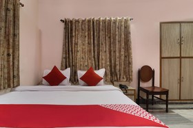 OYO 71148 Meera Guest House