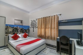 OYO 71148 Meera Guest House