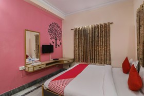 OYO 71148 Meera Guest House