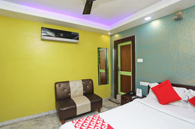 OYO 7741 Hotel Hamza International