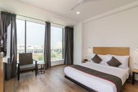 OYO Townhouse 120 The Axis