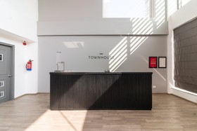 OYO Townhouse 120 The Axis