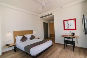 OYO Townhouse 120 The Axis