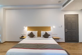 OYO Townhouse 120 The Axis