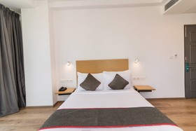 OYO Townhouse 120 The Axis