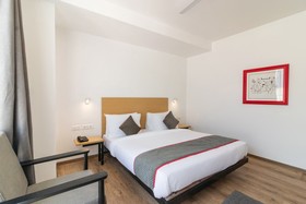 OYO Townhouse 120 The Axis