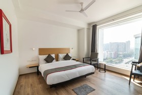 OYO Townhouse 120 The Axis