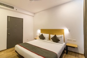 OYO Townhouse 120 The Axis