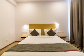 OYO Townhouse 120 The Axis