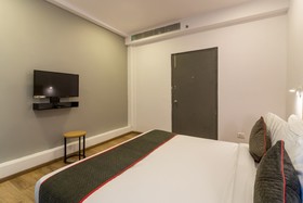 OYO Townhouse 120 The Axis