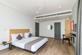 OYO Townhouse 120 The Axis