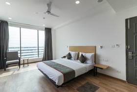 OYO Townhouse 120 The Axis