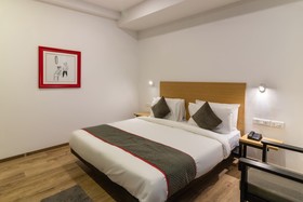 OYO Townhouse 120 The Axis