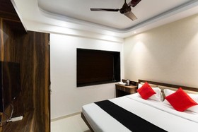 Platinum Velvet Inn by OYO Rooms