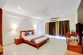 Townhouse Oak Indeedcare Hotel & Resorts