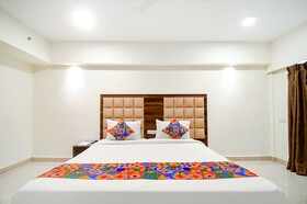 Townhouse Oak Indeedcare Hotel & Resorts