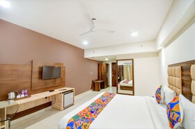 Townhouse Oak Indeedcare Hotel & Resorts