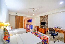 Townhouse Oak Indeedcare Hotel & Resorts