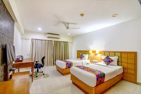 Townhouse Oak Indeedcare Hotel & Resorts