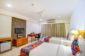 Townhouse Oak Indeedcare Hotel & Resorts