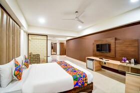Townhouse Oak Indeedcare Hotel & Resorts
