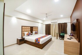 Townhouse Oak Indeedcare Hotel & Resorts