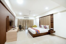 Townhouse Oak Indeedcare Hotel & Resorts