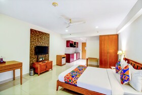 Townhouse Oak Indeedcare Hotel & Resorts
