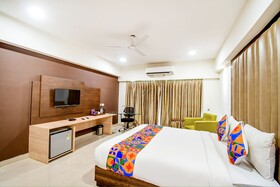 Townhouse Oak Indeedcare Hotel & Resorts