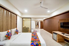 Townhouse Oak Indeedcare Hotel & Resorts